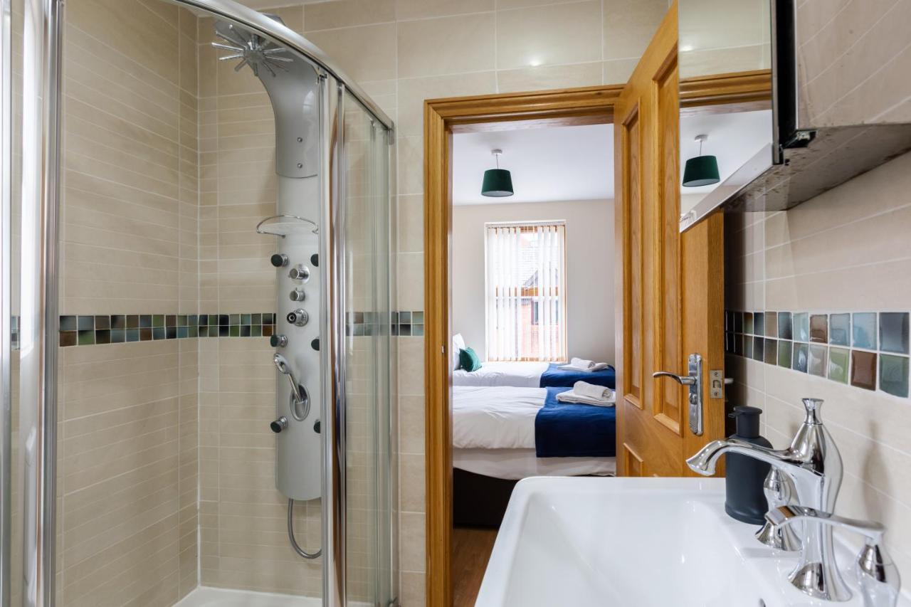 Albert - 5 Bedrooms Sleeps 11 Parking Wi-Fi Contractors Preston  Zewnętrze zdjęcie