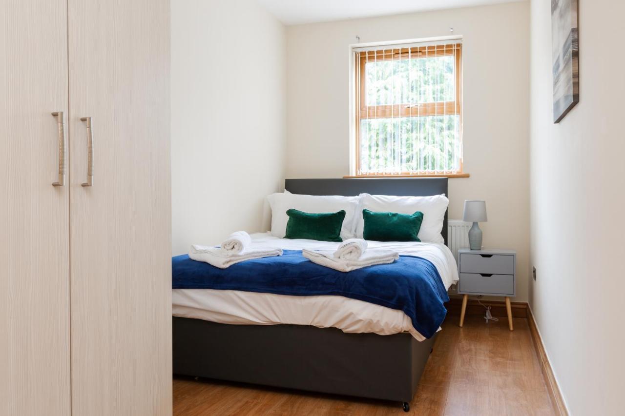 Albert - 5 Bedrooms Sleeps 11 Parking Wi-Fi Contractors Preston  Zewnętrze zdjęcie